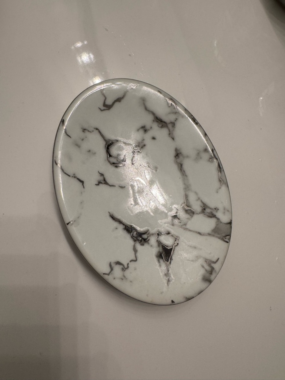 Marble-Pattern Oval soap dish  - White/Gray